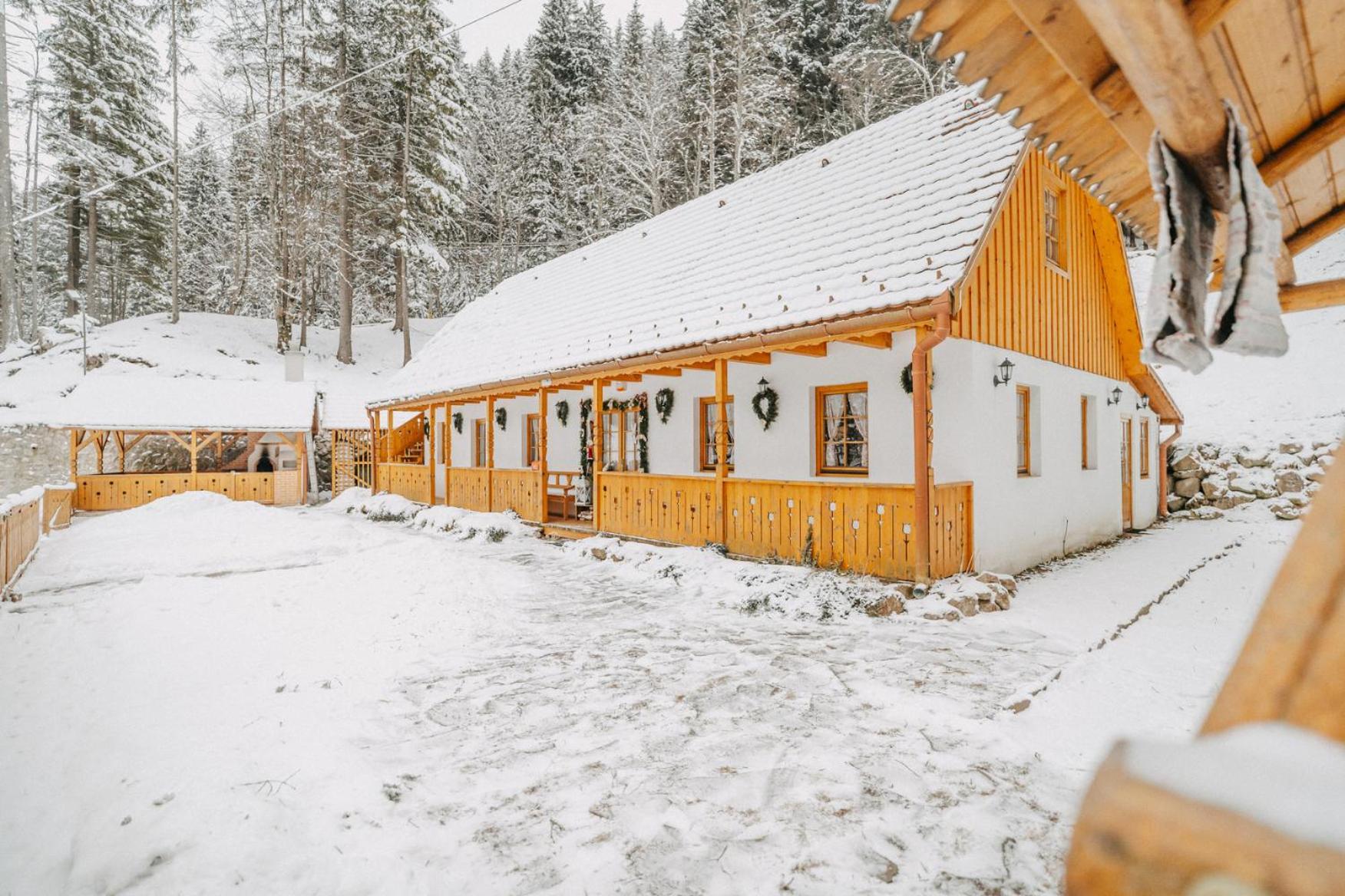Lolo Park Resort Lacu Rosu Exteriör bild